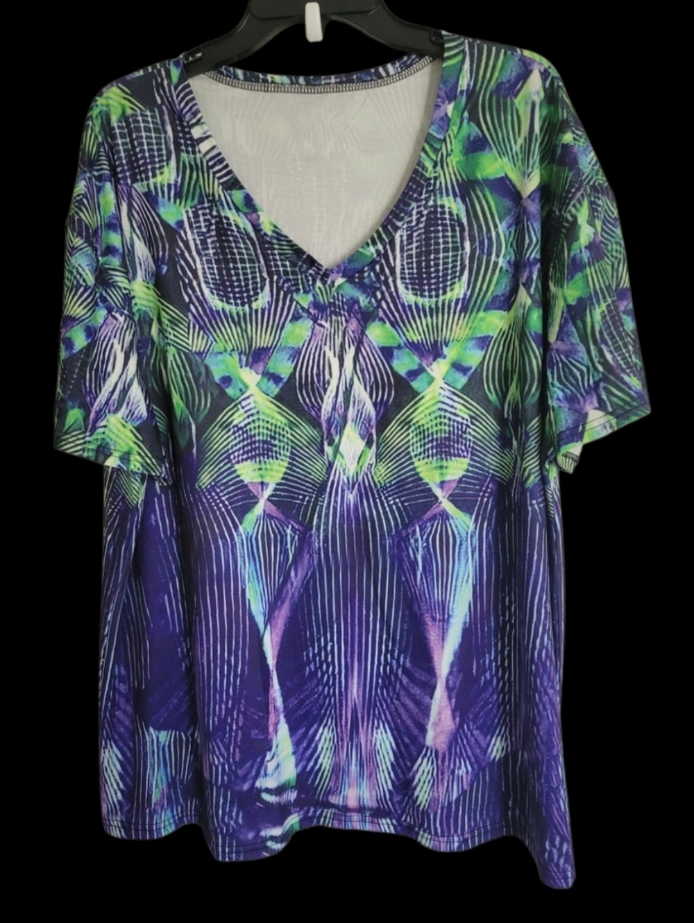Women’s V-Neck Short Sleeve Plus Size Top in Purple & Green